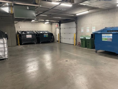 320-2233 34 Avenue Sw, Calgary, AB - Indoor Photo Showing Garage