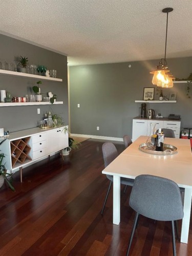 320-2233 34 Avenue Sw, Calgary, AB - Indoor Photo Showing Dining Room