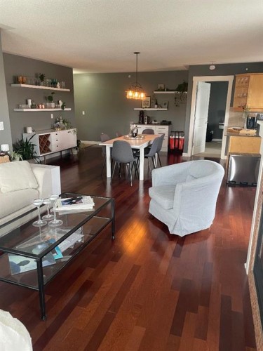 320-2233 34 Avenue Sw, Calgary, AB - Indoor