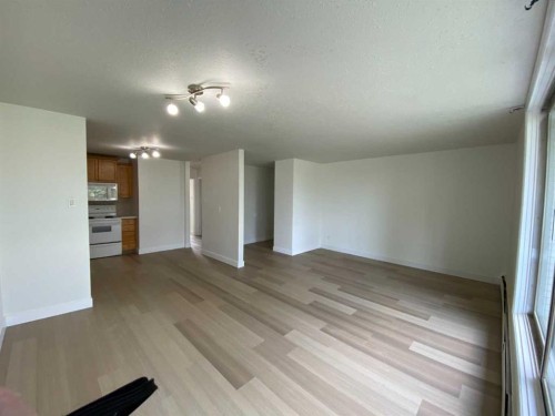 3-222 Mayor Magrath Drive North, Lethbridge, AB - Indoor
