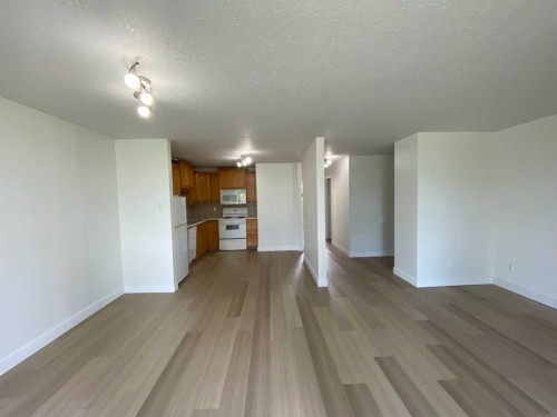 3-222 Mayor Magrath Drive North, Lethbridge, AB - Indoor Photo Showing Other Room