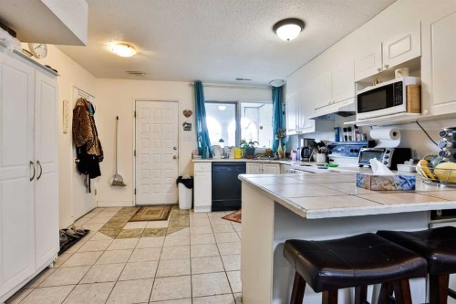 1108 10 Avenue North, Lethbridge, AB - Indoor Photo Showing Kitchen
