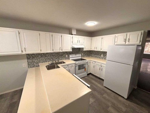 1108 10 Avenue North, Lethbridge, AB - Indoor Photo Showing Kitchen