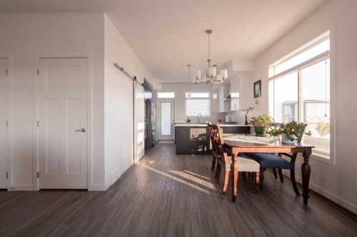 318 Lynx Road North, Lethbridge, AB - Indoor Photo Showing Dining Room