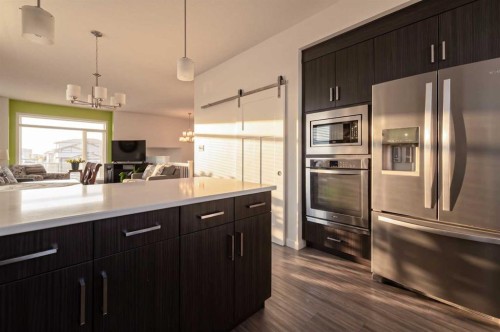 318 Lynx Road North, Lethbridge, AB - Indoor Photo Showing Kitchen With Upgraded Kitchen