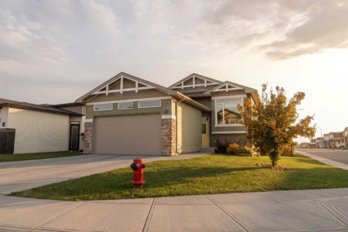 318 Lynx Road NORTH Lethbridge, AB T1H 6X8