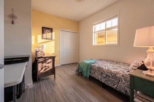 318 Lynx Road North, Lethbridge, AB - Indoor Photo Showing Bedroom