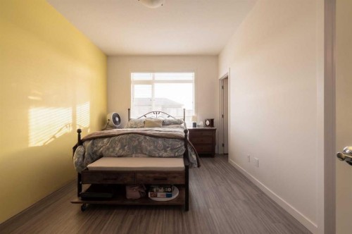 318 Lynx Road North, Lethbridge, AB - Indoor Photo Showing Bedroom