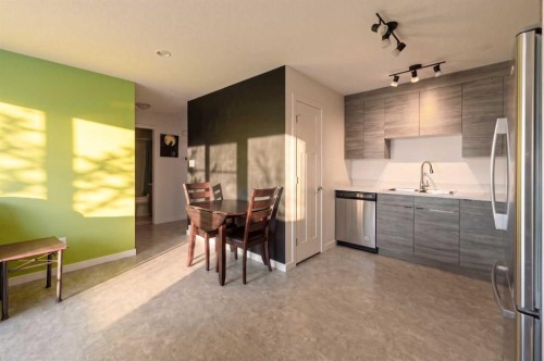 318 Lynx Road North, Lethbridge, AB - Indoor Photo Showing Kitchen