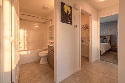 318 Lynx Road North, Lethbridge, AB - Indoor Photo Showing Bathroom