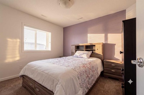 318 Lynx Road North, Lethbridge, AB - Indoor Photo Showing Bedroom