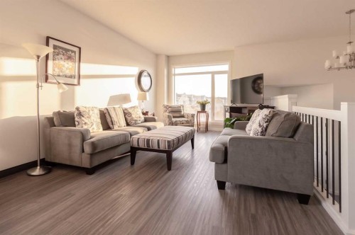 318 Lynx Road North, Lethbridge, AB - Indoor Photo Showing Living Room