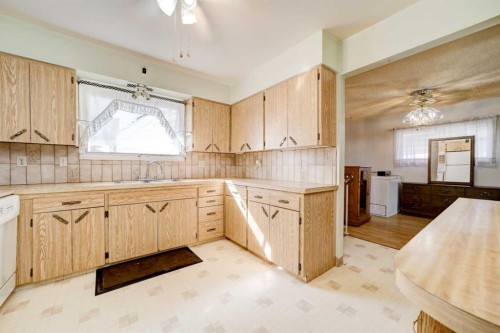 726 10 Avenue South, Lethbridge, AB 