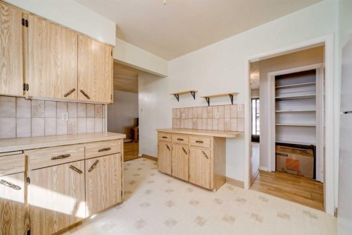 726 10 Avenue South, Lethbridge, AB 