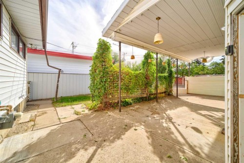 726 10 Avenue South, Lethbridge, AB 