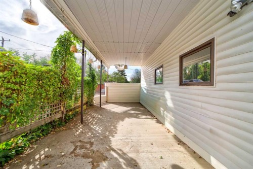 726 10 Avenue South, Lethbridge, AB 