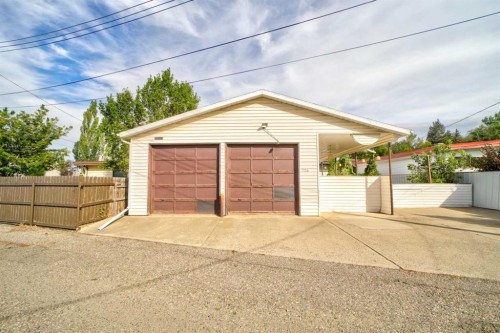726 10 Avenue South, Lethbridge, AB 