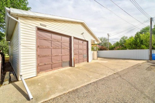 726 10 Avenue South, Lethbridge, AB 