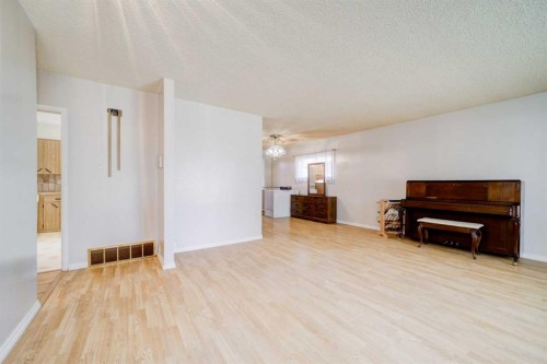 726 10 Avenue South, Lethbridge, AB 