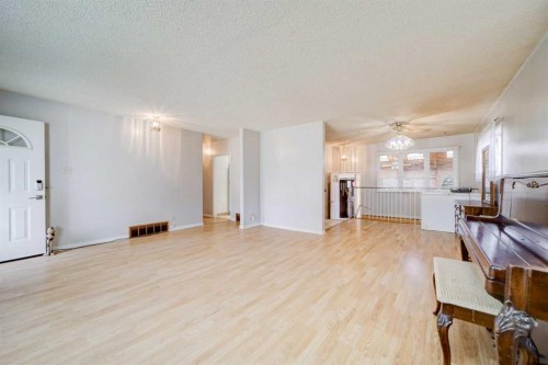 726 10 Avenue South, Lethbridge, AB 