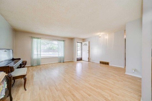 726 10 Avenue South, Lethbridge, AB 