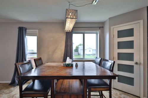 4602 6 Street, Coalhurst, AB - Indoor Photo Showing Dining Room