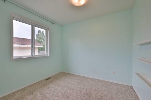 4602 6 Street, Coalhurst, AB - Indoor Photo Showing Other Room
