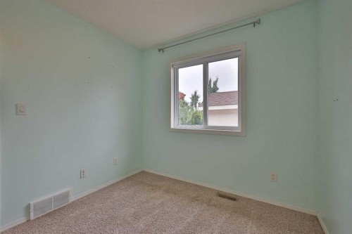 4602 6 Street, Coalhurst, AB - Indoor Photo Showing Other Room