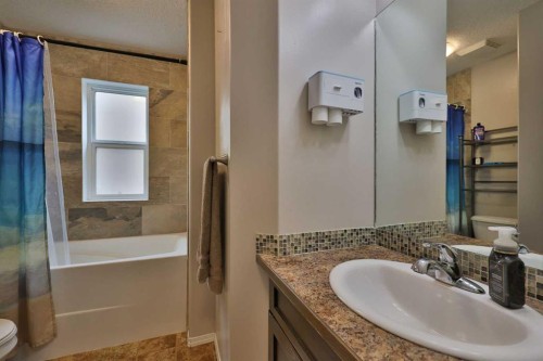 4602 6 Street, Coalhurst, AB - Indoor Photo Showing Bathroom