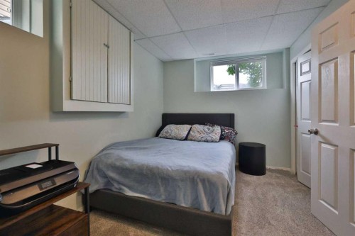 4602 6 Street, Coalhurst, AB - Indoor Photo Showing Bedroom