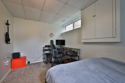 4602 6 Street, Coalhurst, AB - Indoor Photo Showing Bedroom
