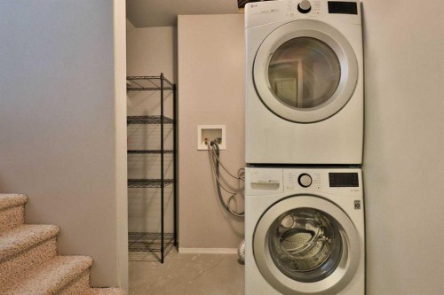 4602 6 Street, Coalhurst, AB - Indoor Photo Showing Laundry Room