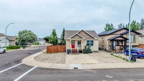 4602 6 Street, Coalhurst, AB - Outdoor With Facade