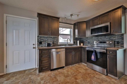 4602 6 Street, Coalhurst, AB - Indoor Photo Showing Kitchen With Double Sink