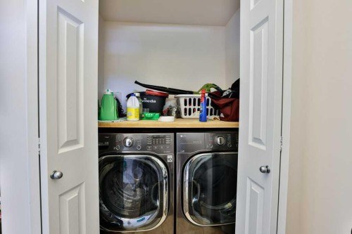 334 Keystone Lane West, Lethbridge, AB - Indoor Photo Showing Laundry Room
