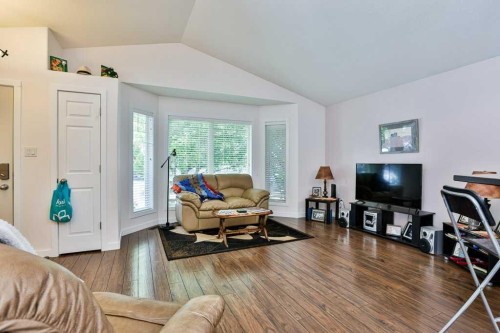 334 Keystone Lane West, Lethbridge, AB - Indoor Photo Showing Living Room