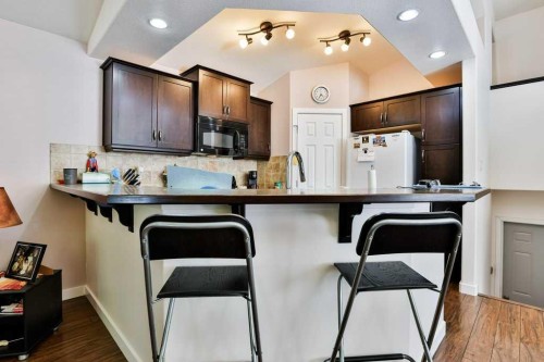 334 Keystone Lane West, Lethbridge, AB - Indoor Photo Showing Kitchen