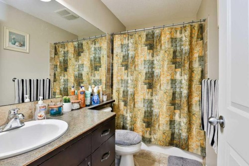 334 Keystone Lane West, Lethbridge, AB - Indoor Photo Showing Bathroom
