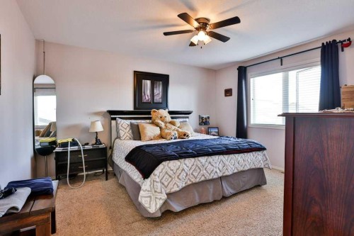 334 Keystone Lane West, Lethbridge, AB - Indoor Photo Showing Bedroom