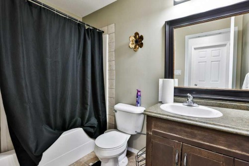 334 Keystone Lane West, Lethbridge, AB - Indoor Photo Showing Bathroom