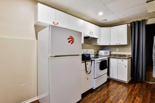 334 Keystone Lane West, Lethbridge, AB - Indoor Photo Showing Kitchen