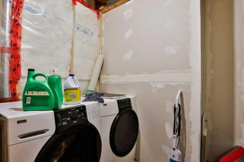 334 Keystone Lane West, Lethbridge, AB - Indoor Photo Showing Laundry Room