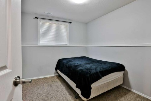 334 Keystone Lane West, Lethbridge, AB - Indoor Photo Showing Bedroom