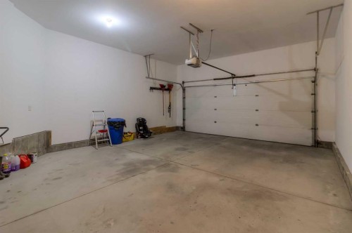 19 Moonlight Boulevard West, Lethbridge, AB 