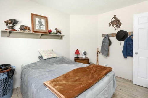 644 Aberdeen Crescent West, Lethbridge, AB - Indoor Photo Showing Bedroom
