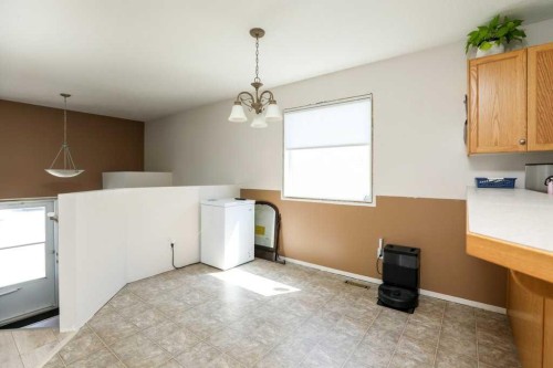 644 Aberdeen Crescent West, Lethbridge, AB - Indoor