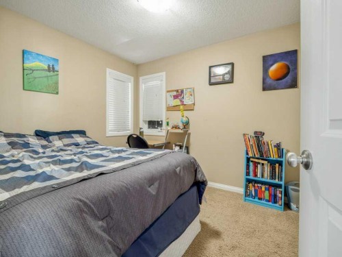 17 Coalbanks Link West, Lethbridge, AB - Indoor Photo Showing Bedroom