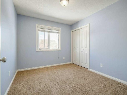 17 Coalbanks Link West, Lethbridge, AB - Indoor Photo Showing Other Room