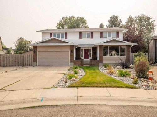 39 Eton Road WEST Lethbridge, AB T1K 4T9