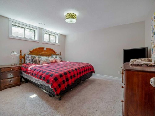 39 Eton Road West, Lethbridge, AB 